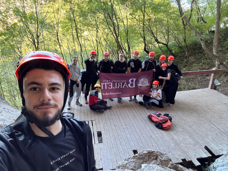 Nga teoria në praktikë: Menaxhimi i udhëtimit dhe guidimi turistik në natyrë