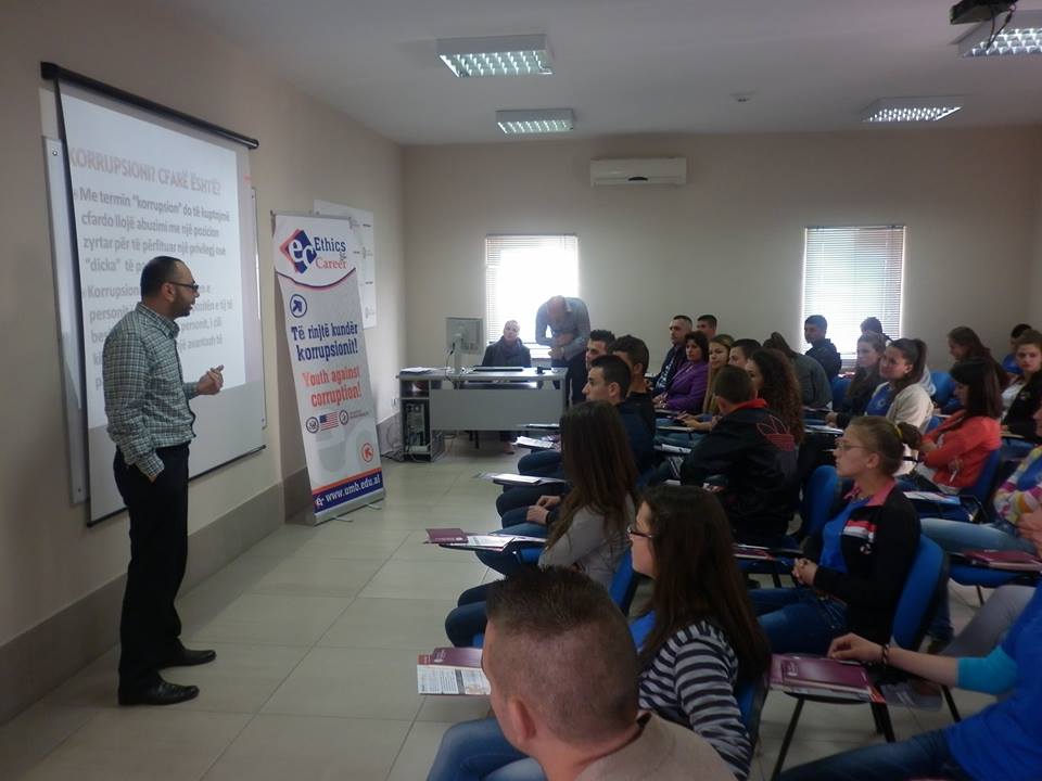 Dita e tretë e ciklit të trajnimeve me maturantët për projektin "Etika dhe Karriera - Të rinjtë kundër korrupsionit"