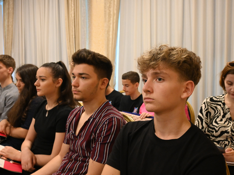 Zhvillohet Forumi mbi Edukimin e Qytetarisë Digjitale: “Të mbështesim  qytetarët e rinj digjitalë”!