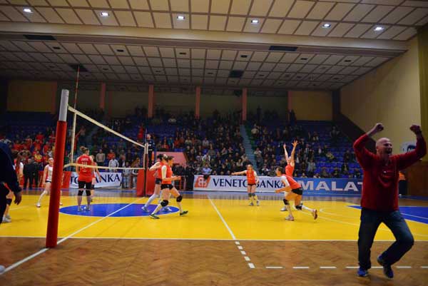 Barleti Volej është kampione e Shqipërisë në volejbollin e femrave për sezonin 2013-2014
