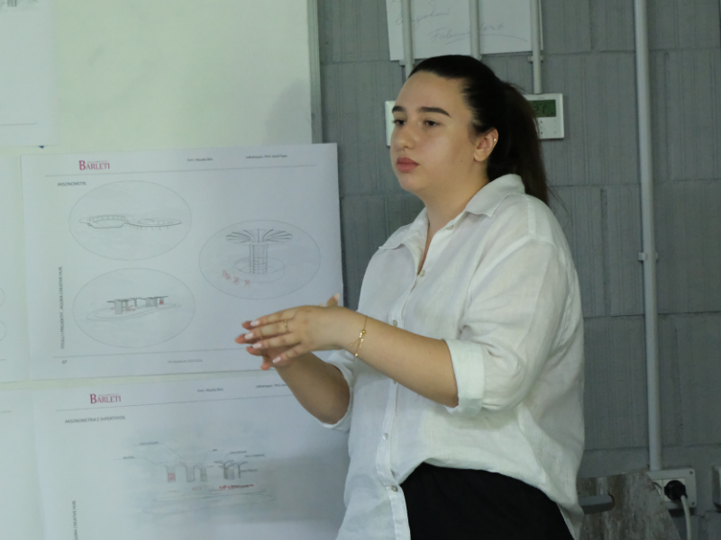 Studentët e programit Dizajn Interieri dhe Produkti prezantojnë temat e diplomës