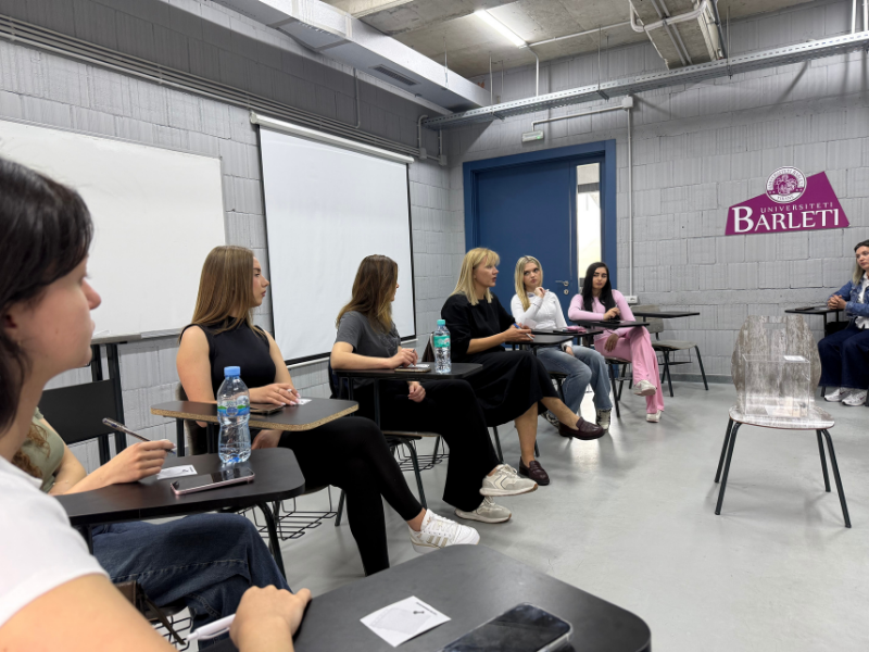 Të mësosh të dëgjosh: kur emocionet bëhen urë mirëkuptimi