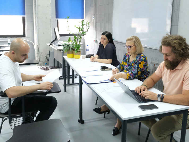 Prezantohen temat e diplomës në Masterin Profesional 