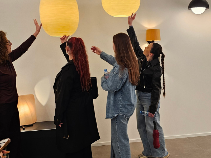 Studentët e Dizajnit vizitojnë showroom-in Temple