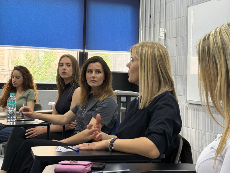 Të mësosh të dëgjosh: kur emocionet bëhen urë mirëkuptimi