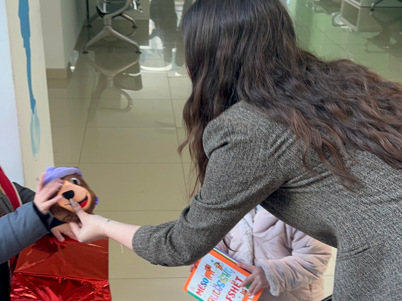 Vullnetarët e Barletit sjellin dritë dhe shpresë në prag të festave