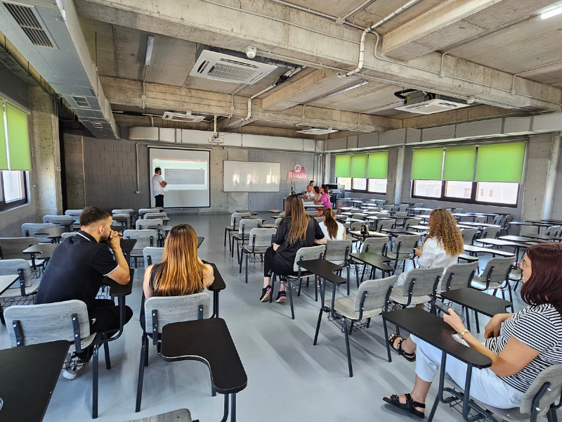 Më 4 Korrik 2025, studentët e programit Master i Shkencave në Finance-Kontabilitet mbyllën me sukses mbrojtjen e diplomës.