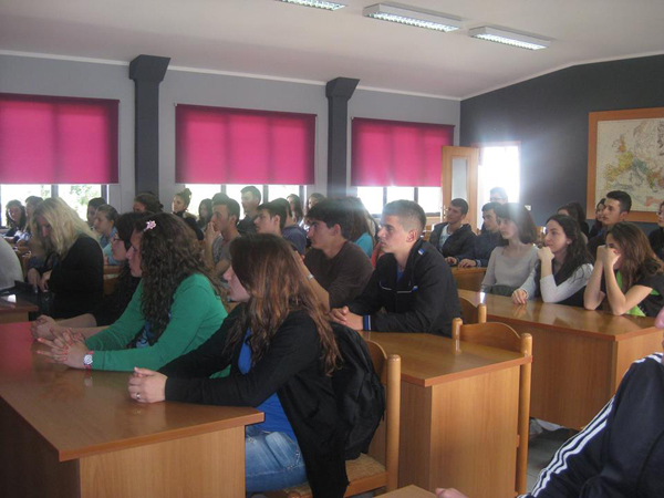 Trajnim me Gjimnazin "Ibrahim Rrugova" - Kamëz dhe të shkollës së mesme jopublike "Rreze Drite"