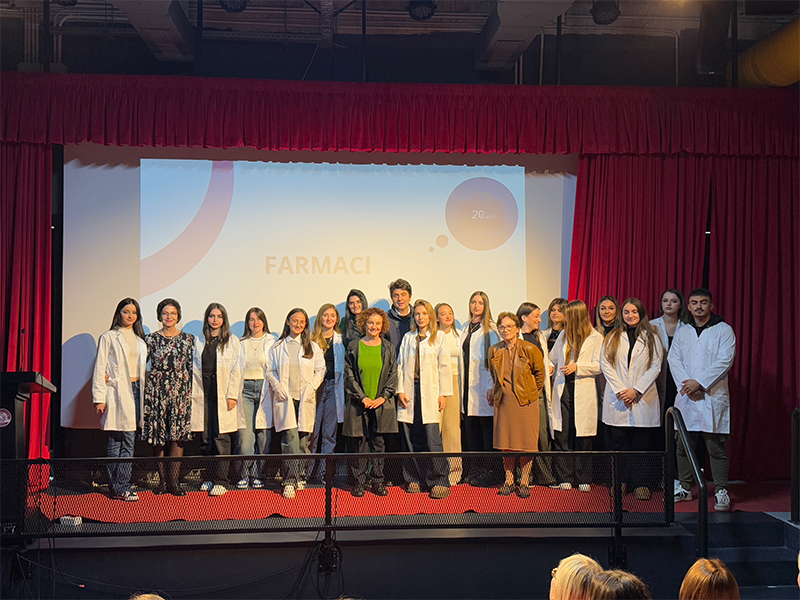 Ceremonia e Bluzeve të Bardha 