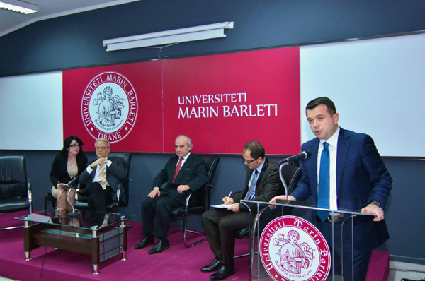 Hannes Swoboda – Bisedë e hapur me studentët rreth integrimit të Shqipërisë në BE dhe sfidat përpara.