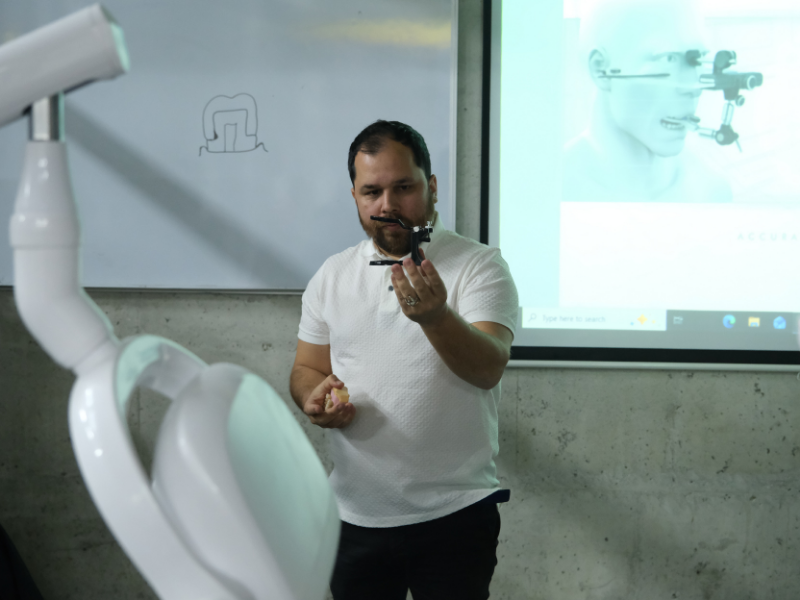 Leksion teorik dhe praktik mbi përdorimin e artikulatorëve në stomatologji në Universitetin Barleti