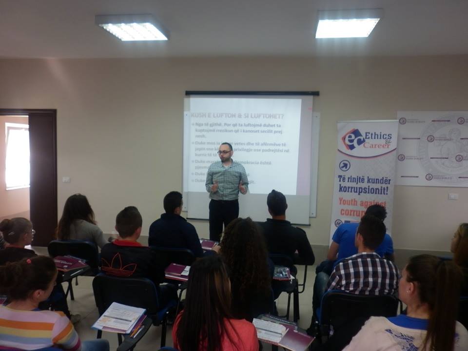Dita e tretë e ciklit të trajnimeve me maturantët për projektin "Etika dhe Karriera - Të rinjtë kundër korrupsionit"