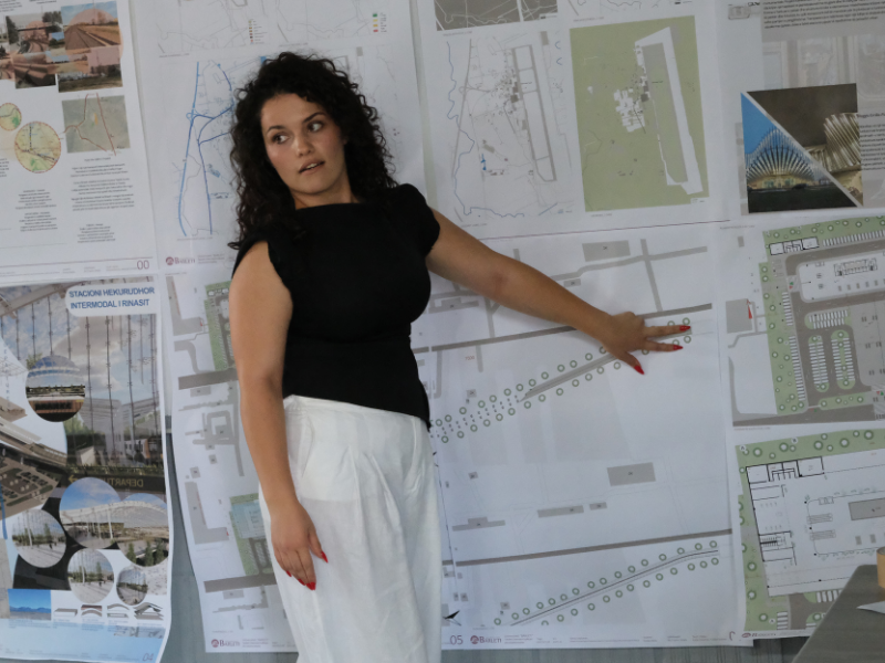 Studentët e Arkitekturës prezantojnë temat e diplomës