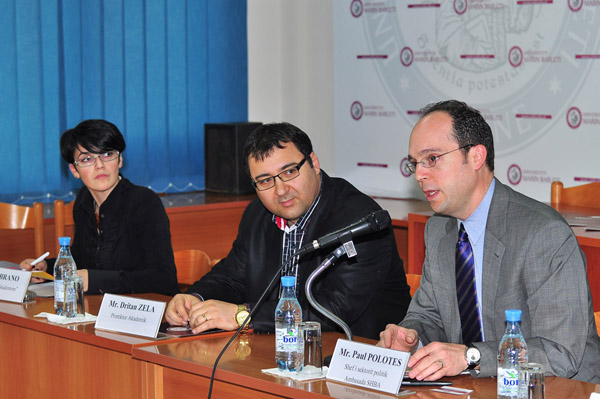 Z. Paul Polotes, shef i çështjeve ekonomike dhe politike në Ambasadën e ShBA-ve, zhvillon një bisedë në Universitetin Barleti