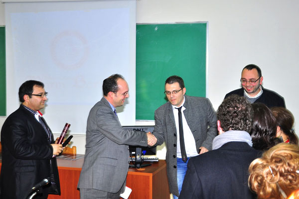 Z. Paul Polotes, shef i çështjeve ekonomike dhe politike në Ambasadën e ShBA-ve, zhvillon një bisedë në Universitetin Barleti