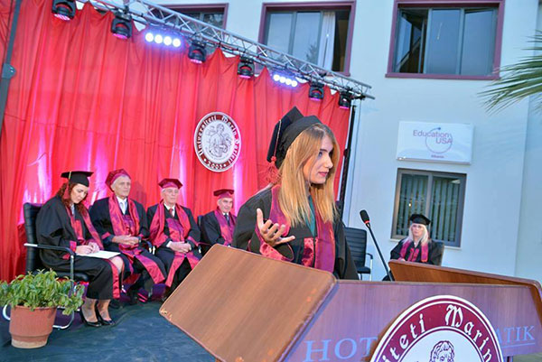 Ceremonia e Pestë e Diplomimit në UB