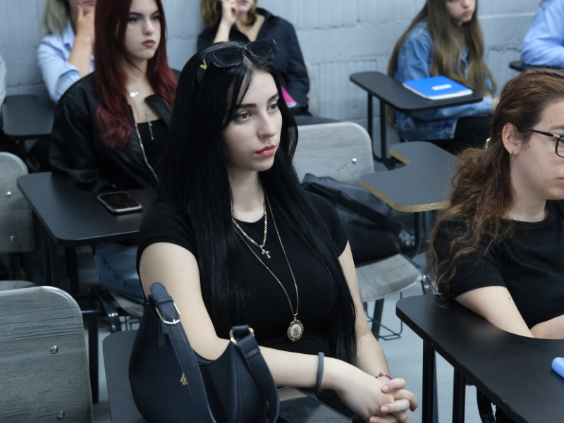 Divorci, Feminizmi dhe Dhuna në Familje