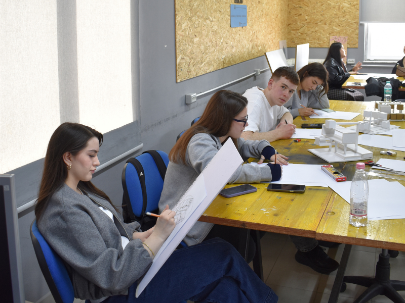 CREATHON në Universitetin Barleti: Krijimtaria dhe dizajni në fokus të të rinjve