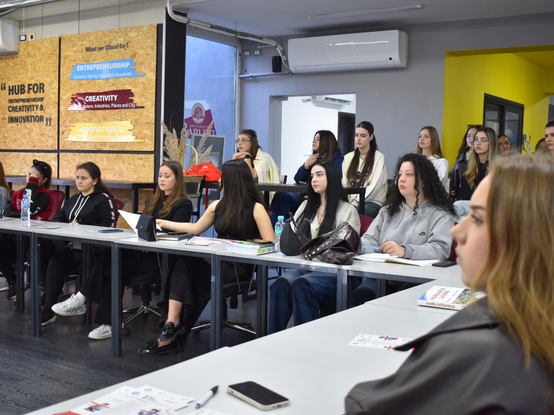 Nga ideja te sipërmarrja: Rob Van Loon në Universitetin Barleti