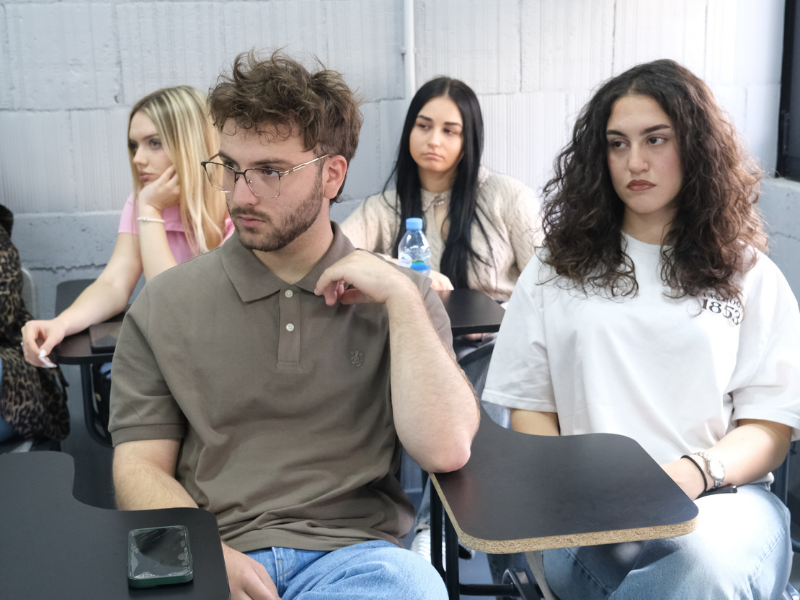Divorci, Feminizmi dhe Dhuna në Familje