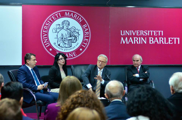 Hannes Swoboda – Bisedë e hapur me studentët rreth integrimit të Shqipërisë në BE dhe sfidat përpara.