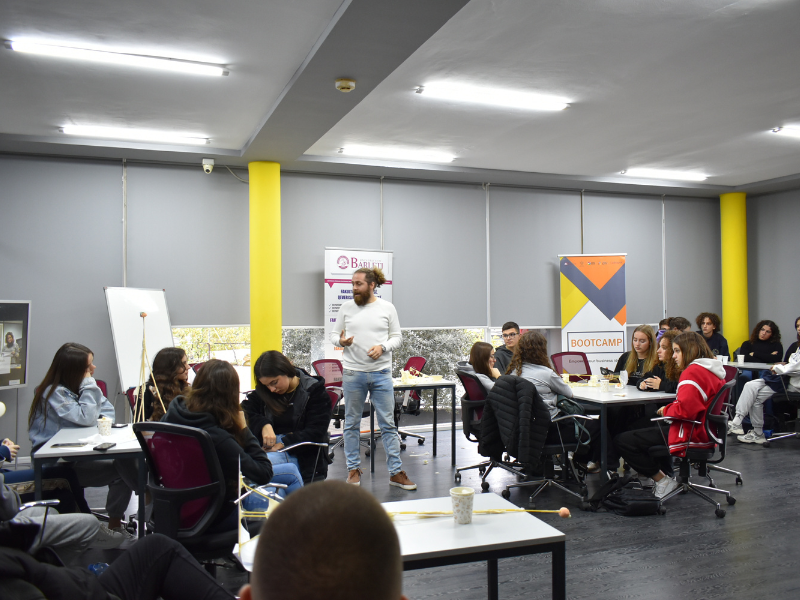 “Holly Factory Bootcamp”, prezanton idetë kreative të studentëve