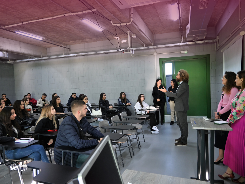 Universiteti Barleti mirëprest studentët ditën e parë