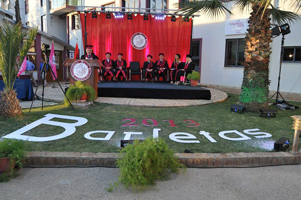 Ceremonia e Pestë e Diplomimit në UB