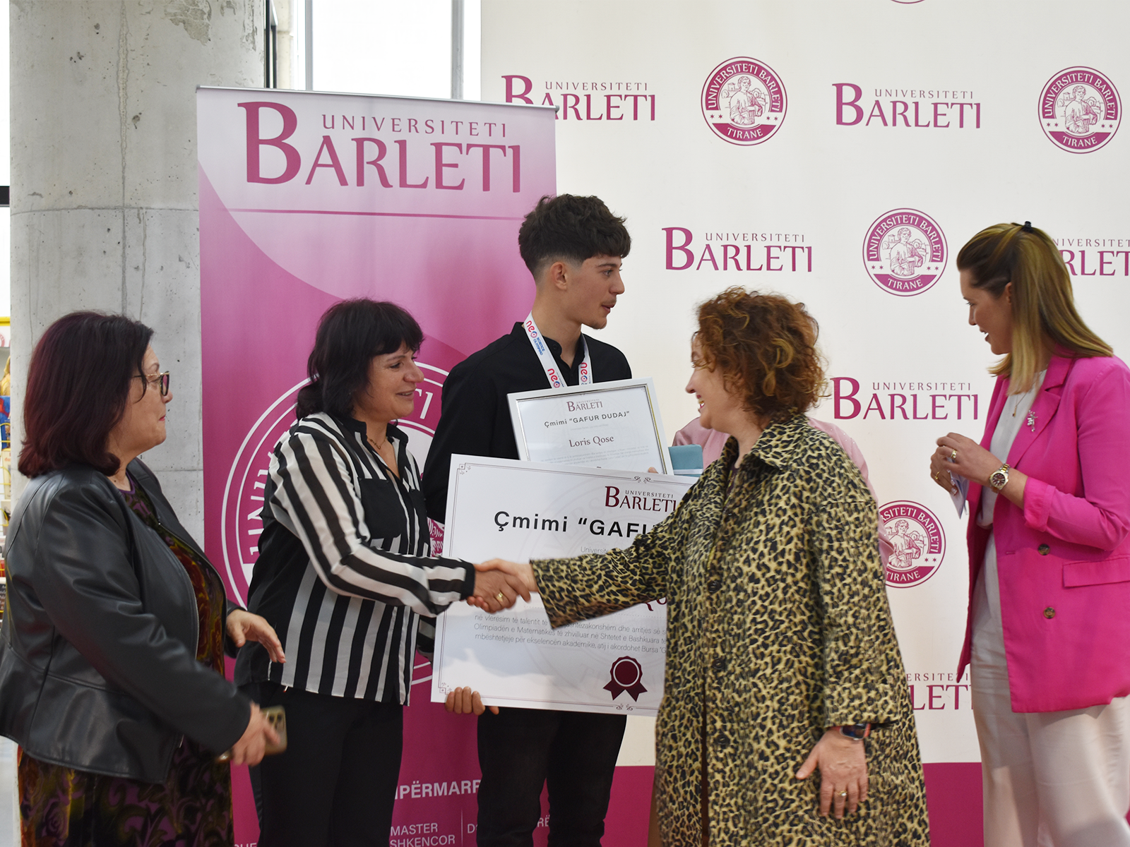 Universiteti Barleti akordon Çmimin “Gafur Dudaj” për fituesin e Medaljes së Artë në Olimpiadën e Matematikës