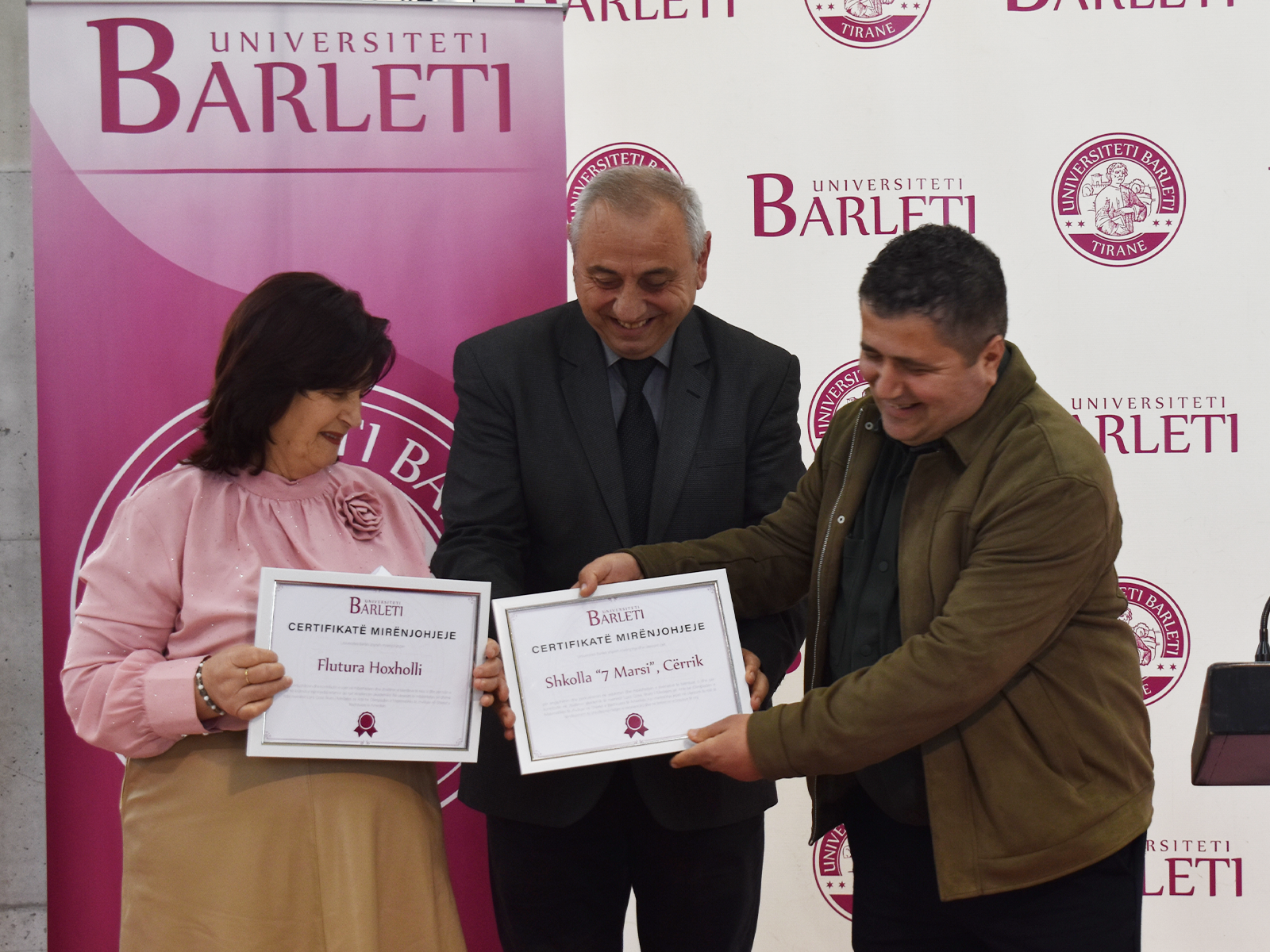 Universiteti Barleti akordon Çmimin “Gafur Dudaj” për fituesin e Medaljes së Artë në Olimpiadën e Matematikës