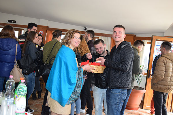 Me rastin e Ditës së Verës, Zyra e Klubeve Studentore, pranë 