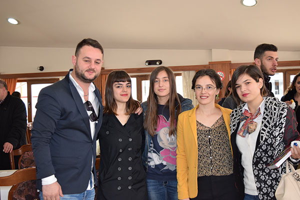 Me rastin e Ditës së Verës, Zyra e Klubeve Studentore, pranë 