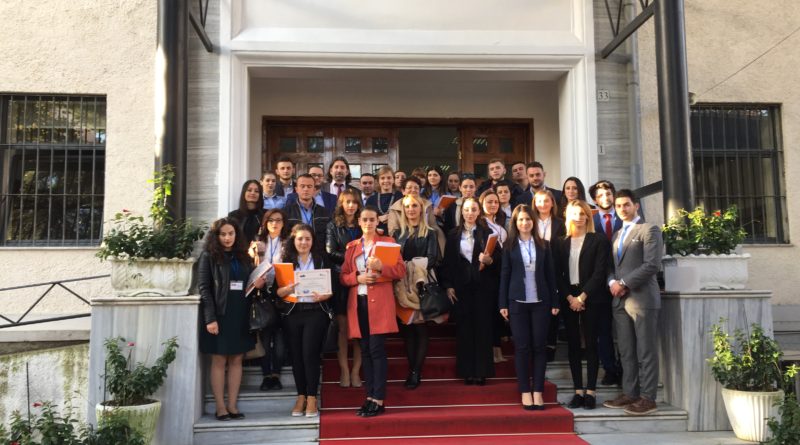 Tanimë janë bërë puthuajse 4 vite që studentët e drejtësisë të “Universiteti Barleti” marrin pjesë në Konkursin e “Gjyqit simulues i Gjykatës Evropiane për të Drejtat e Njeriut”. Për të katërtin vit rradhazi barletasit arrijnë rezultate shumë 
