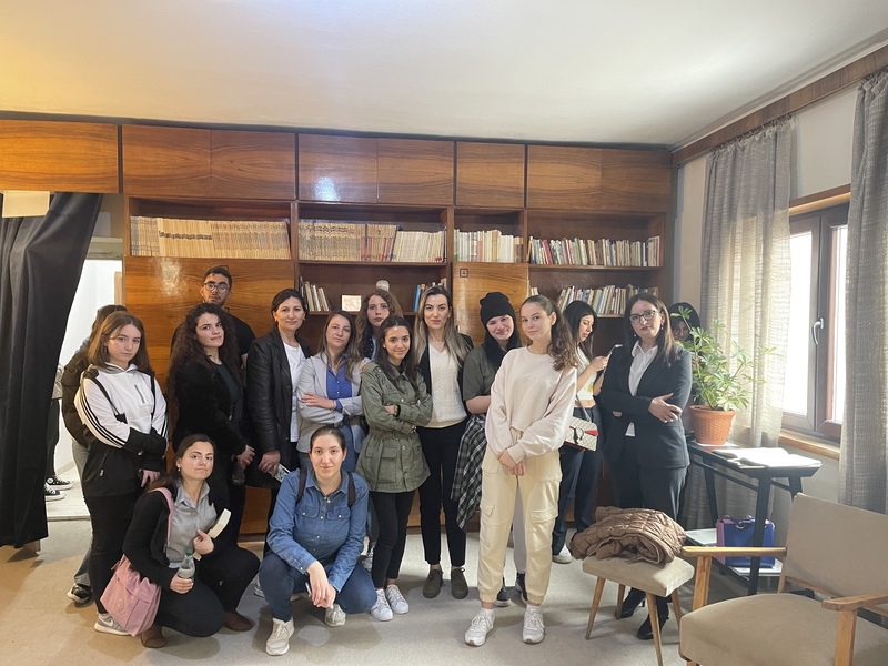 Dhurojmë, shkëmbejmë dhe lexojmë për tu pasuruar në mendje dhe shpirt – Muaji i Librit