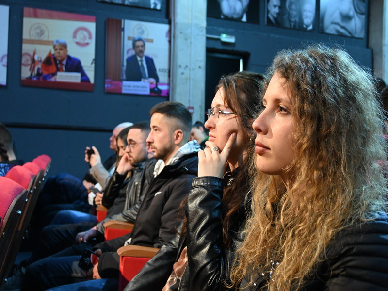 Bashkëbisedim për letërsinë, përkthimin dhe leximin