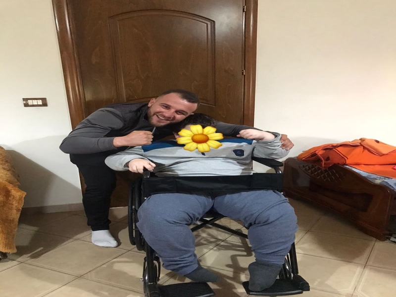 Barletasit dhurojnë karrocë invalidi për Alberton!