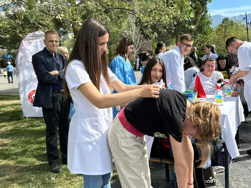 Studentët e Mjekësisë në UniBa ofrojnë shërbime mjekësore për qytetarët