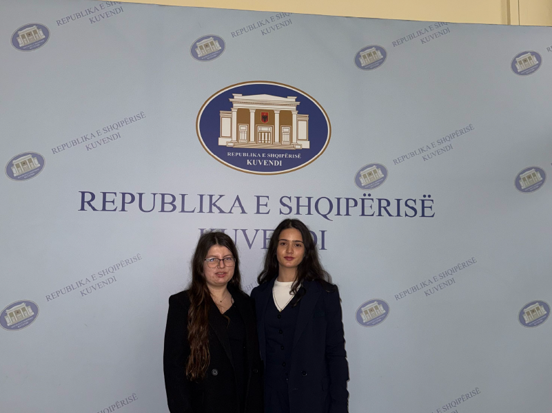 Studentët e Klubit ‘Drejtësi dhe Mirëqeverisje’ Vizitojnë Kuvendin në Bashkëpunim me Ambasadën e Ukrainës