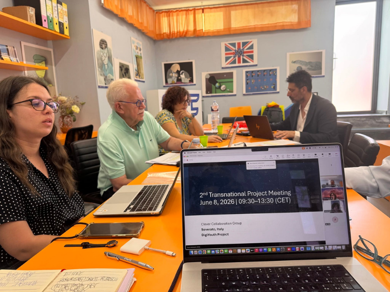 Universiteti Barleti prezanton ecurinë e fazës kërkimore të projektit DigiYouth në takimin koordinues në Soverato, Itali