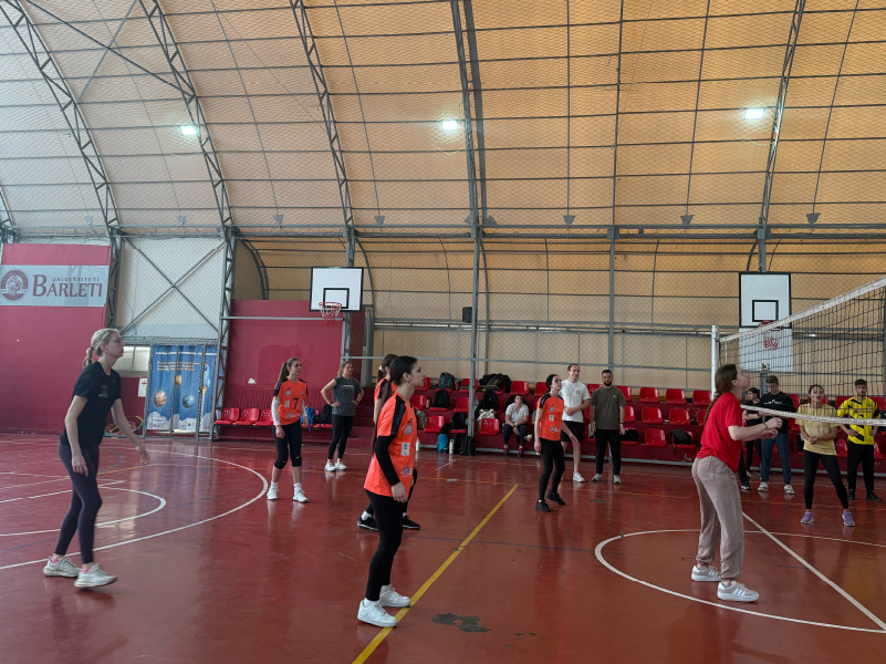 Sport, Miqësi dhe Kulturë: Ndeshja Miqësore mes Studentëve të UniBa dhe Atletëve nga SHBA! 