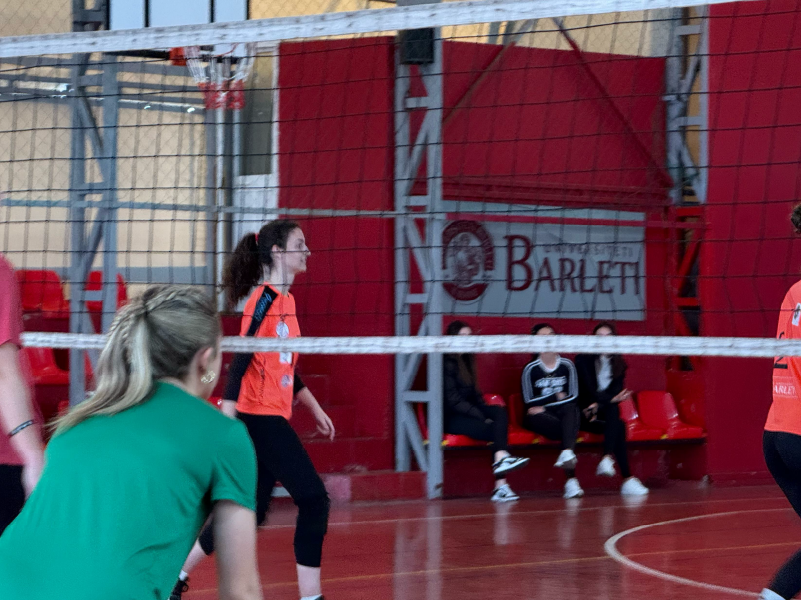 Sport, Miqësi dhe Kulturë: Ndeshja Miqësore mes Studentëve të UniBa dhe Atletëve nga SHBA! 