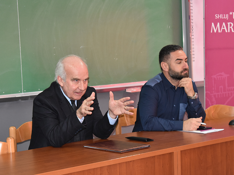 Takim mes drejtuesve të institucionit dhe qeverisë studentore të “Universitetit Barleti”.