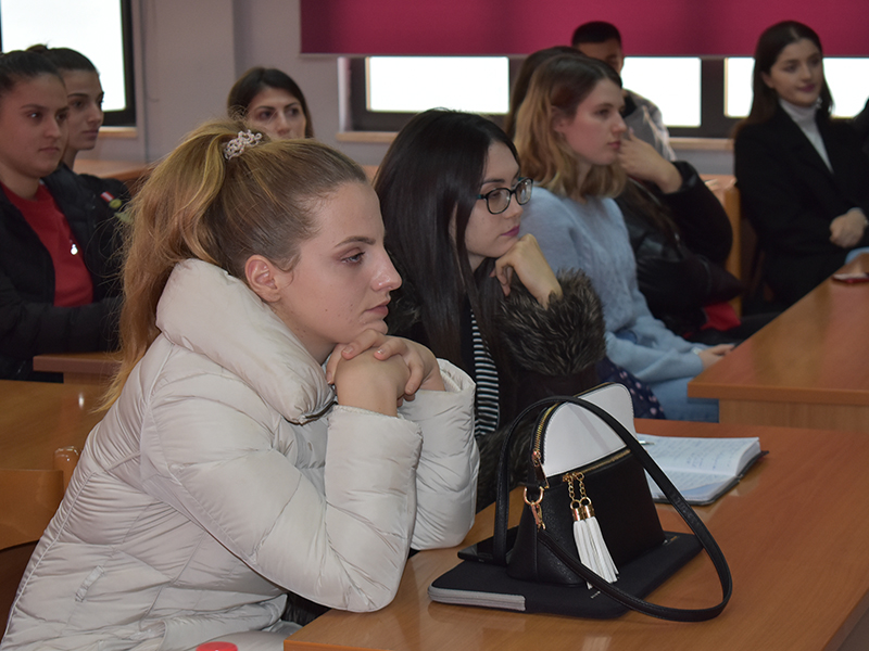 Takim mes drejtuesve të institucionit dhe qeverisë studentore të “Universitetit Barleti”.