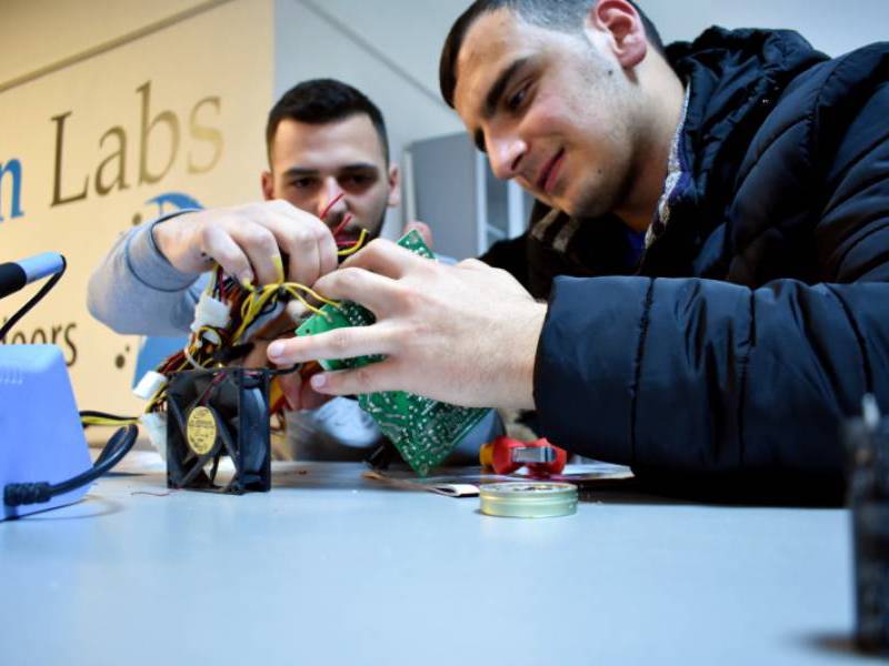 Pajisje dhe qarqe elektronike