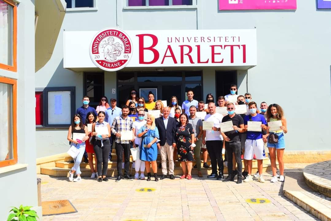 Aktivitet me studentët e parë të rregjistruar në Universitetin “Barleti”