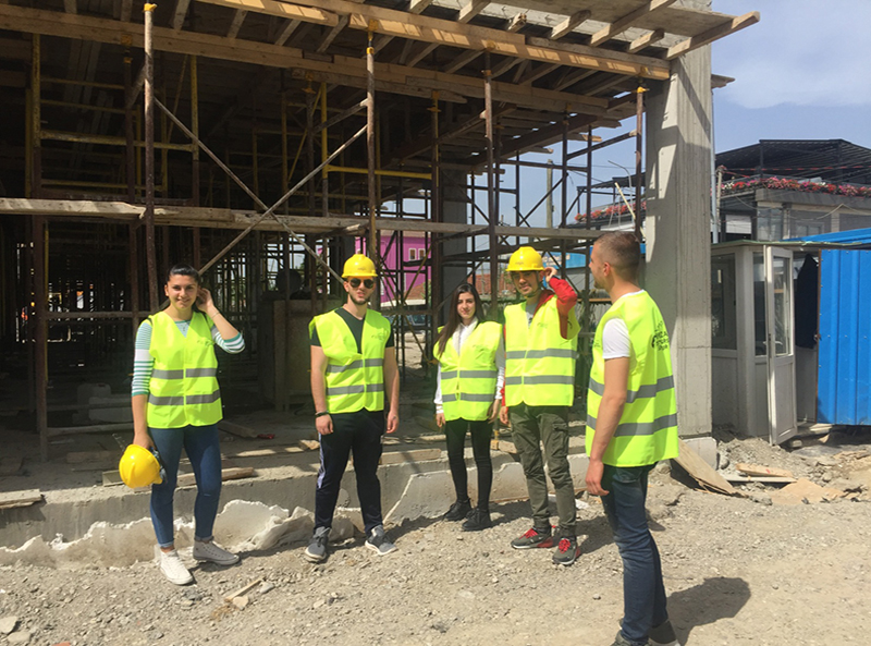 Studentët e akitekturës te “Universiteti Barleti”, në një vizitë studimore pranë 