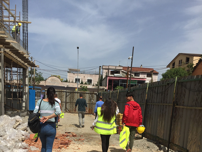Studentët e akitekturës te “Universiteti Barleti”, në një vizitë studimore pranë 